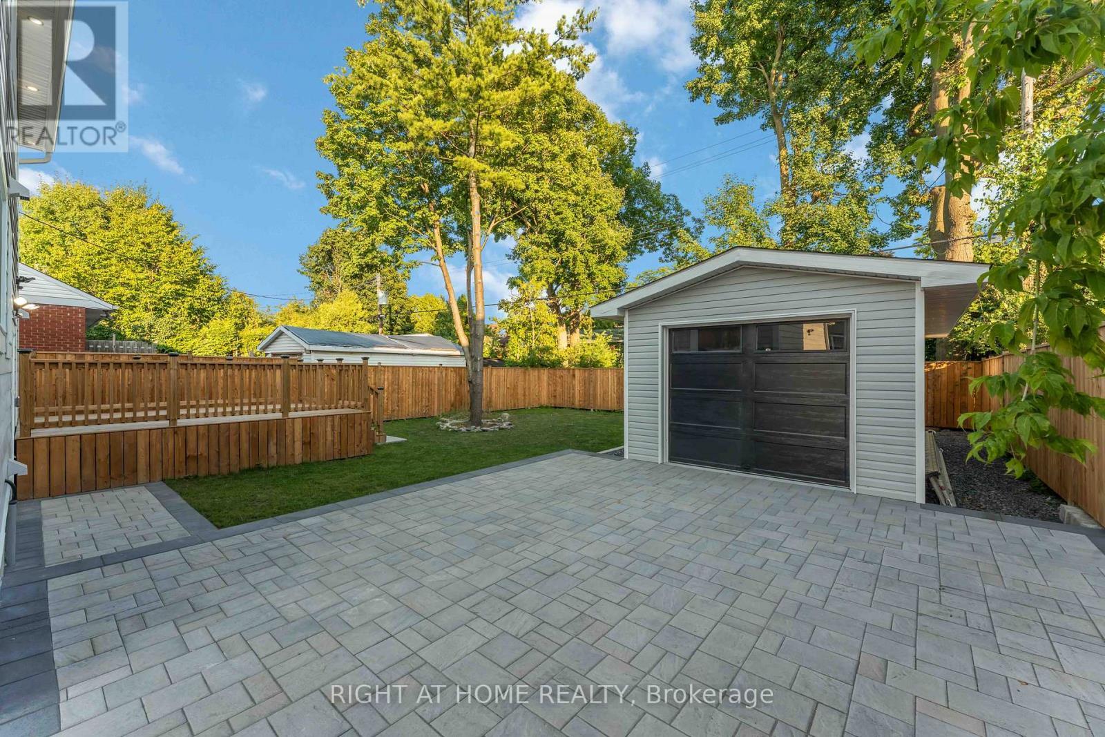 2700 Priscilla Street, Ottawa, ON - Outdoor