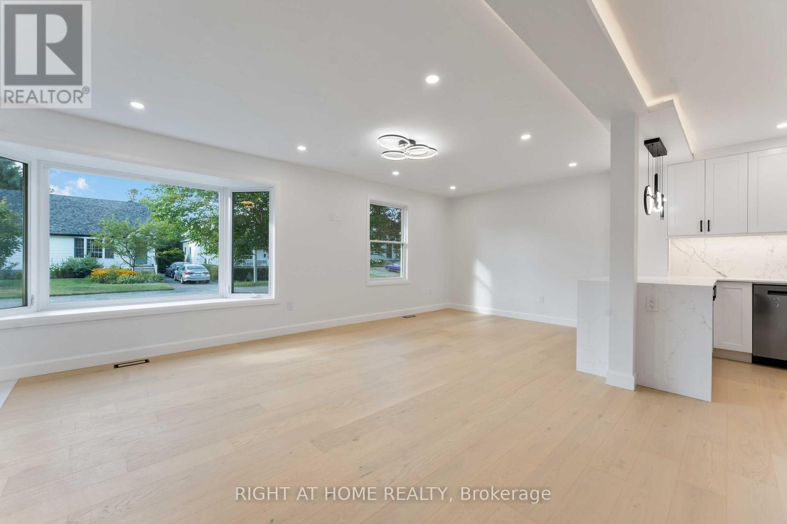 2700 Priscilla Street, Ottawa, ON - Indoor