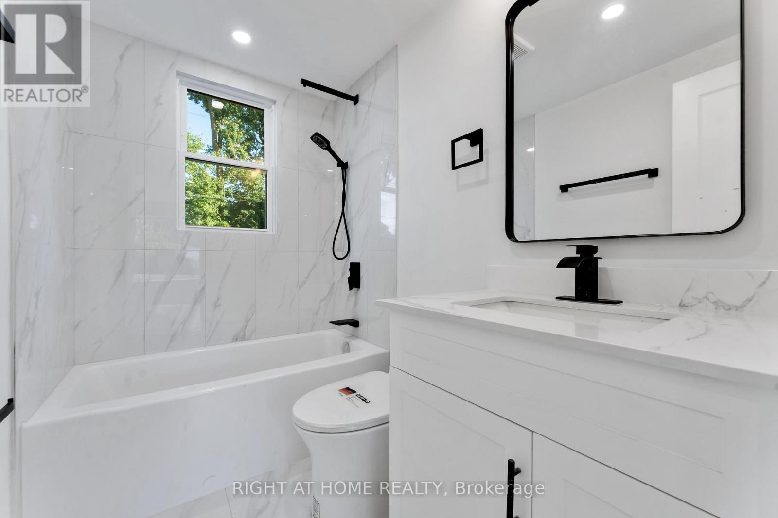 2700 Priscilla Street, Ottawa, ON - Indoor Photo Showing Bathroom