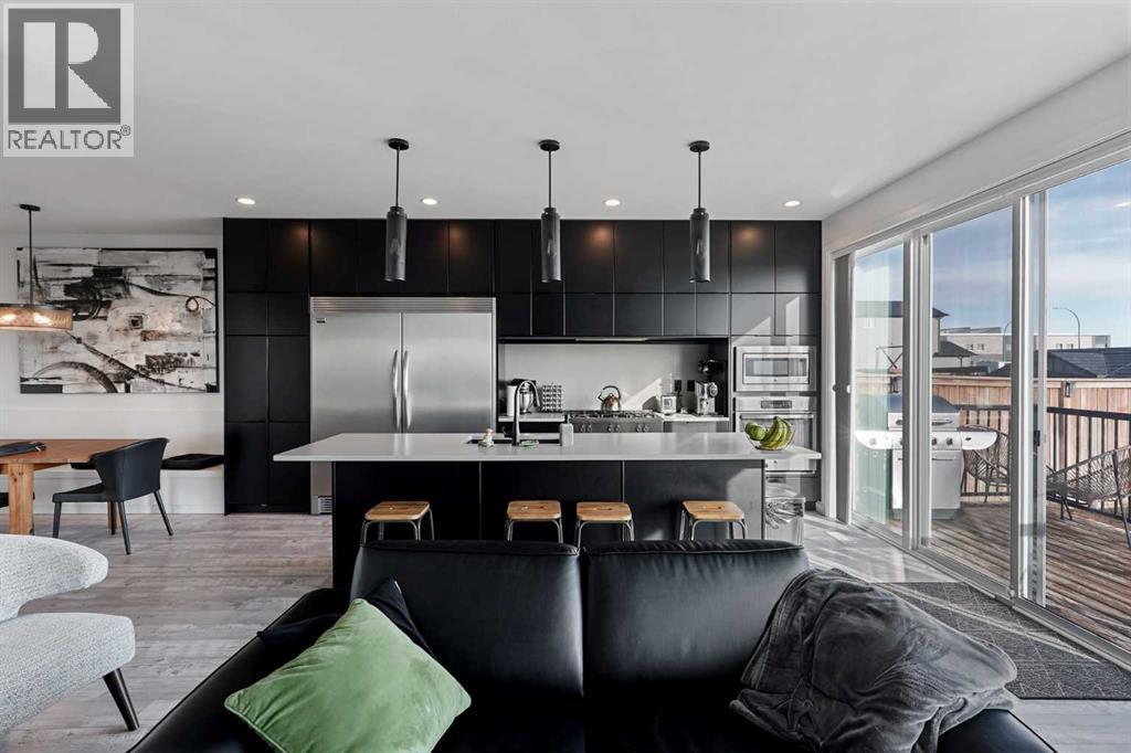 668 Aquitania Boulevard W, Lethbridge, AB - Indoor Photo Showing Kitchen With Upgraded Kitchen