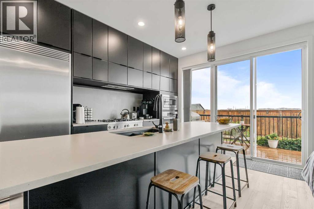 668 Aquitania Boulevard W, Lethbridge, AB - Indoor Photo Showing Kitchen With Upgraded Kitchen