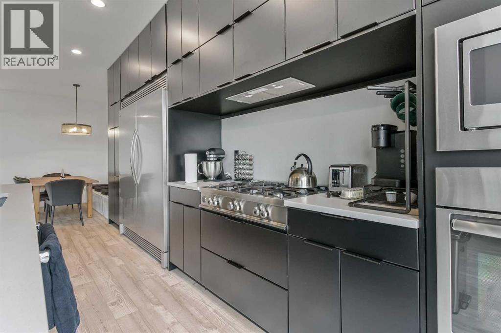 668 Aquitania Boulevard W, Lethbridge, AB - Indoor Photo Showing Kitchen With Upgraded Kitchen