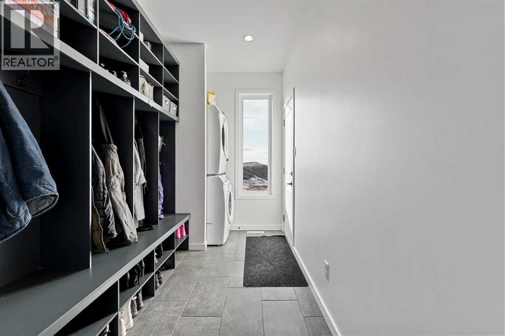 668 Aquitania Boulevard W, Lethbridge, AB - Indoor Photo Showing Other Room