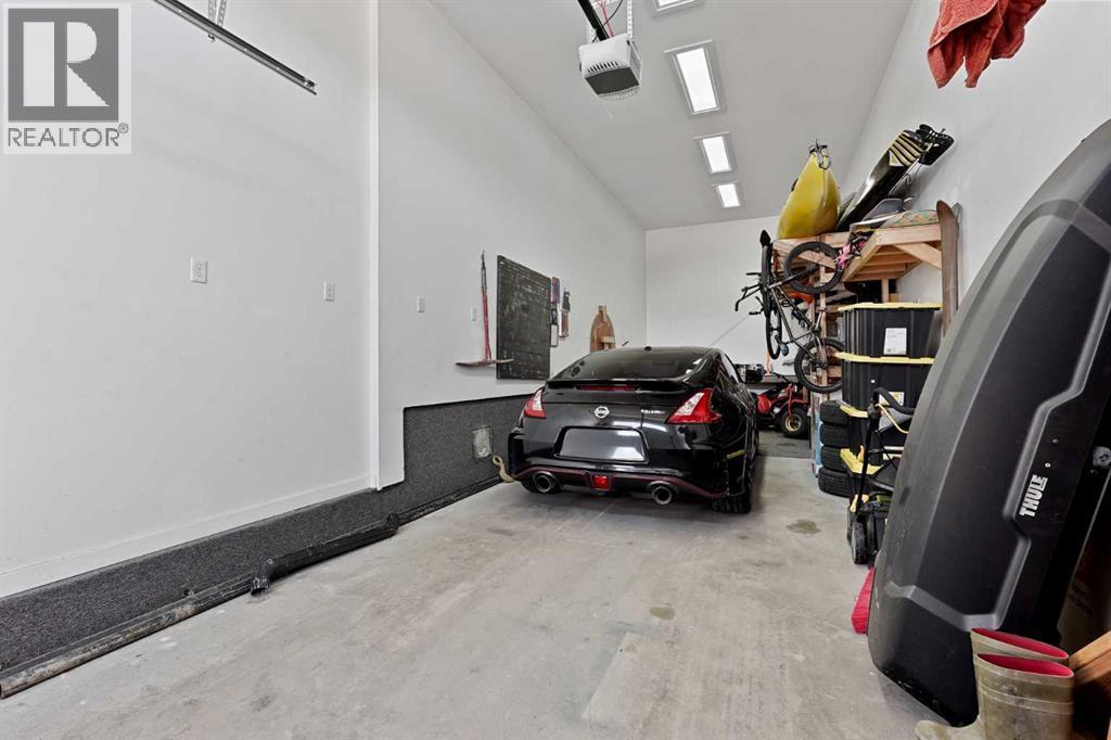 668 Aquitania Boulevard W, Lethbridge, AB - Indoor