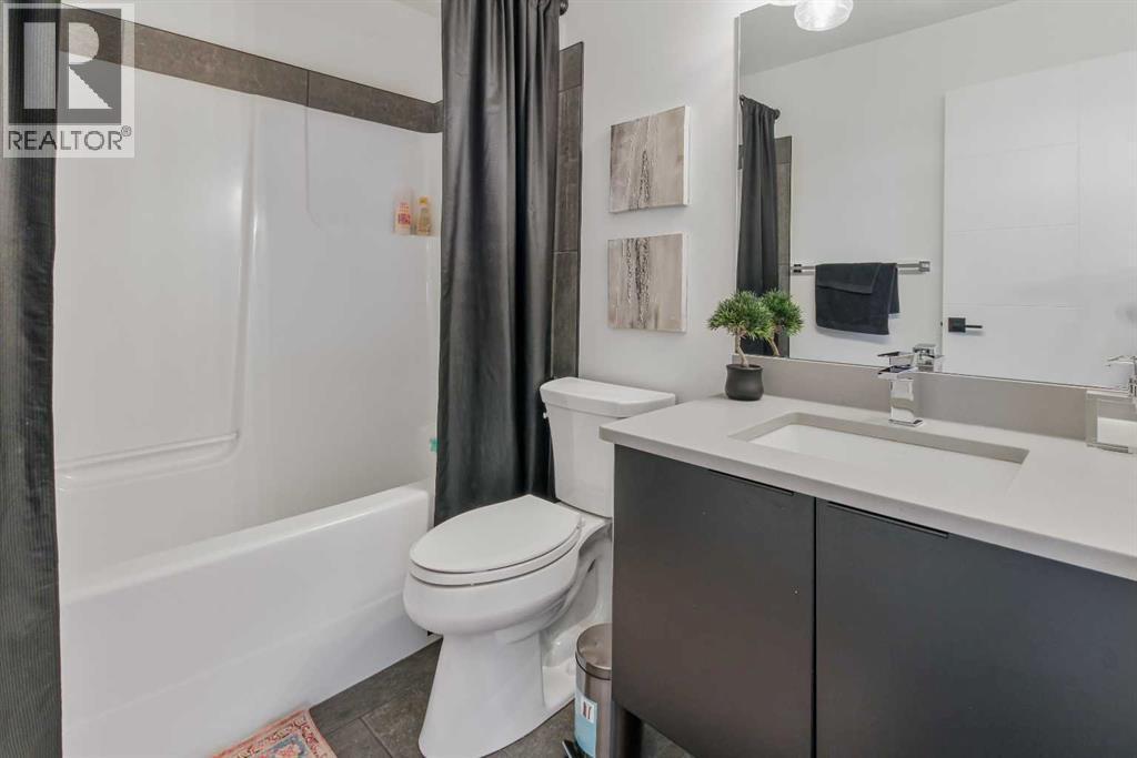 668 Aquitania Boulevard W, Lethbridge, AB - Indoor Photo Showing Bathroom