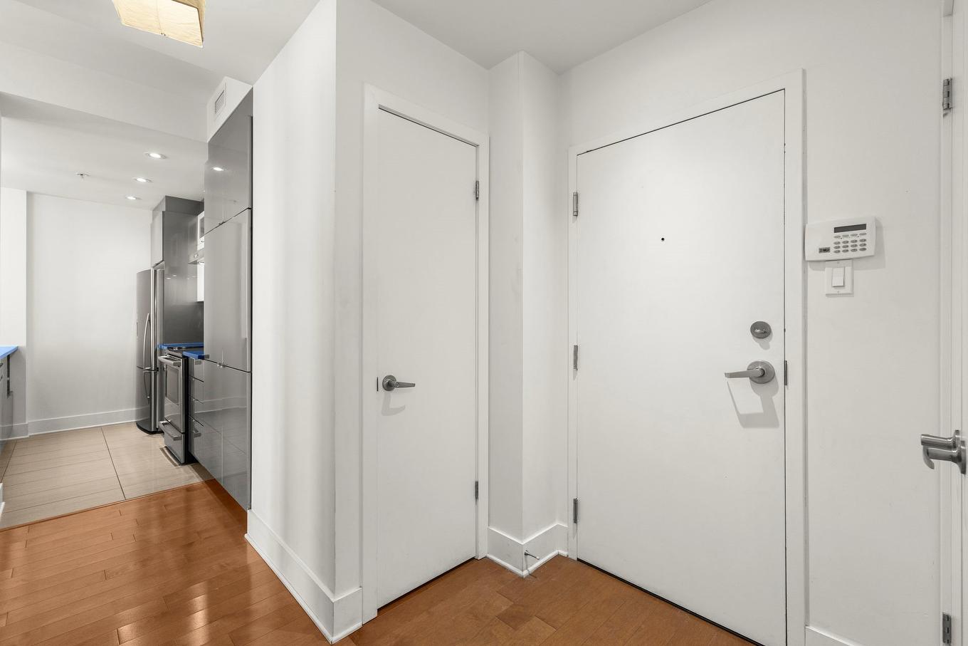 Hall d'entrée/Vestibule - Ph1001-4239 Rue Jean-Talon O., Montréal (Côte-Des-Neiges/Notre-Dame-De-Grâce), QC - Indoor Photo Showing Other Room