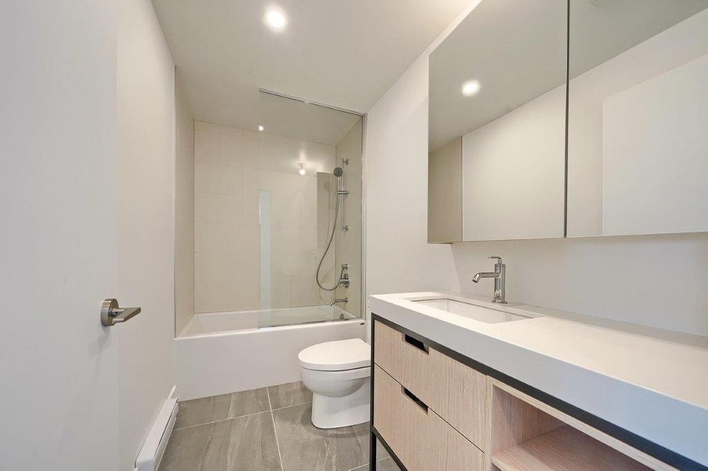 Bathroom - 1908-60 Rue De L'Éclipse, Brossard, QC - Indoor Photo Showing Bathroom