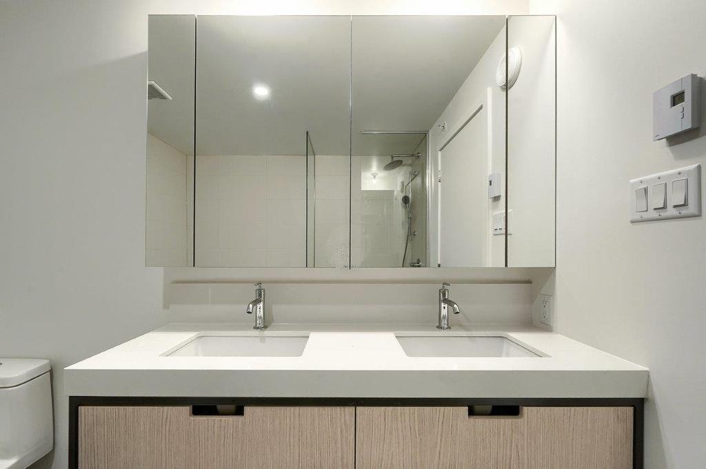 Bathroom - 1908-60 Rue De L'Éclipse, Brossard, QC - Indoor Photo Showing Bathroom