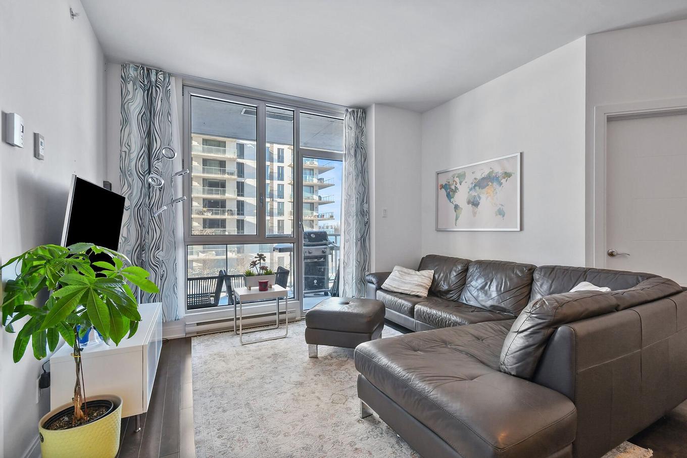 Living room - 305-3635 Av. Jean-Béraud, Laval (Chomedey), QC - Indoor Photo Showing Living Room