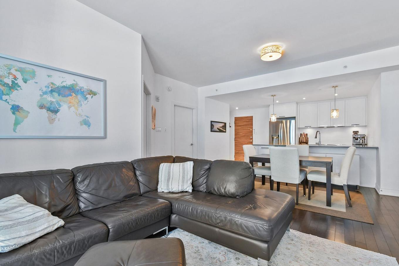 Living room - 305-3635 Av. Jean-Béraud, Laval (Chomedey), QC - Indoor Photo Showing Living Room