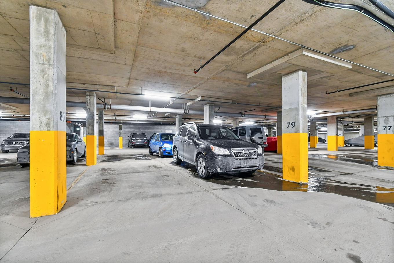 Garage - 305-3635 Av. Jean-Béraud, Laval (Chomedey), QC - Indoor Photo Showing Garage
