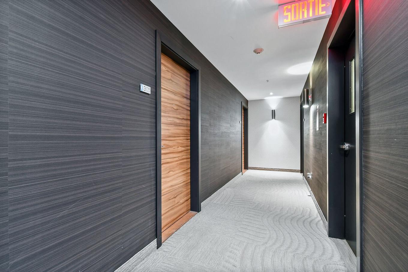 Passageway - 305-3635 Av. Jean-Béraud, Laval (Chomedey), QC - Indoor