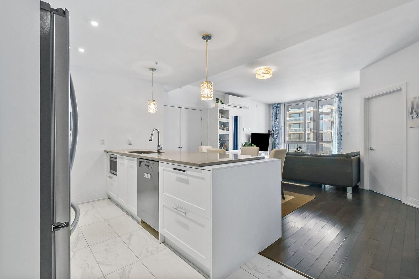 Kitchen - 305-3635 Av. Jean-Béraud, Laval (Chomedey), QC - Indoor Photo Showing Kitchen With Upgraded Kitchen