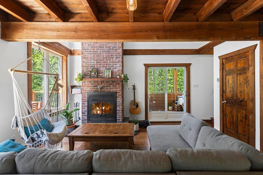 Salon - 1340 Av. Morin, Chertsey, QC - Indoor Photo Showing Living Room With Fireplace