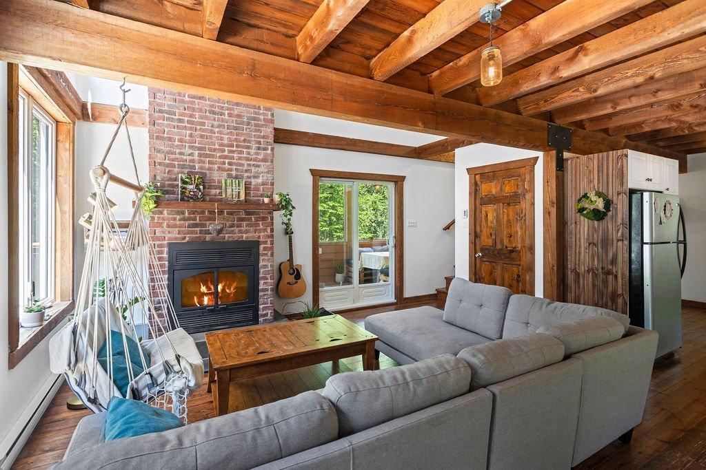 Salon - 1340 Av. Morin, Chertsey, QC - Indoor Photo Showing Living Room With Fireplace