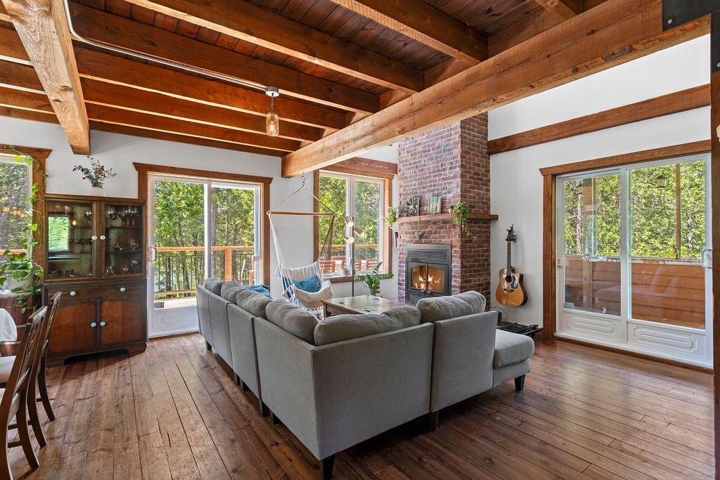 Salon - 1340 Av. Morin, Chertsey, QC - Indoor Photo Showing Living Room With Fireplace