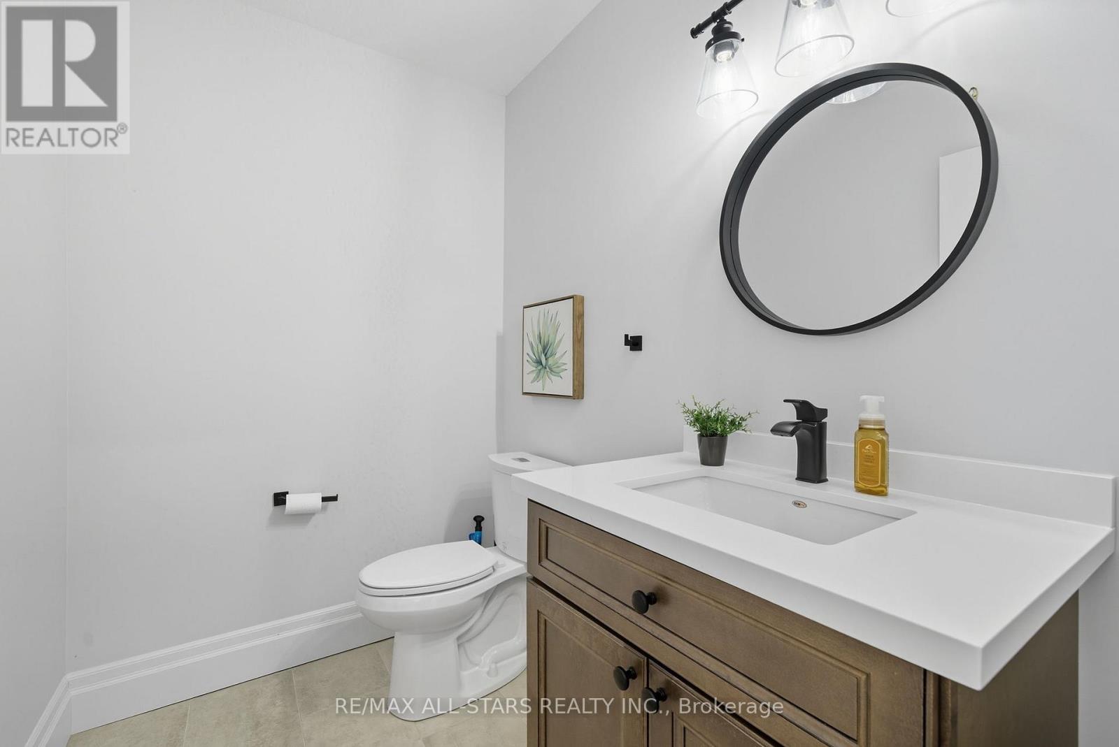 29 Patrick Drive, Aurora, ON - Indoor Photo Showing Bathroom