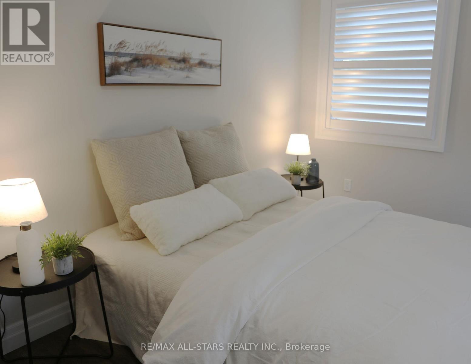 29 Patrick Drive, Aurora, ON - Indoor Photo Showing Bedroom