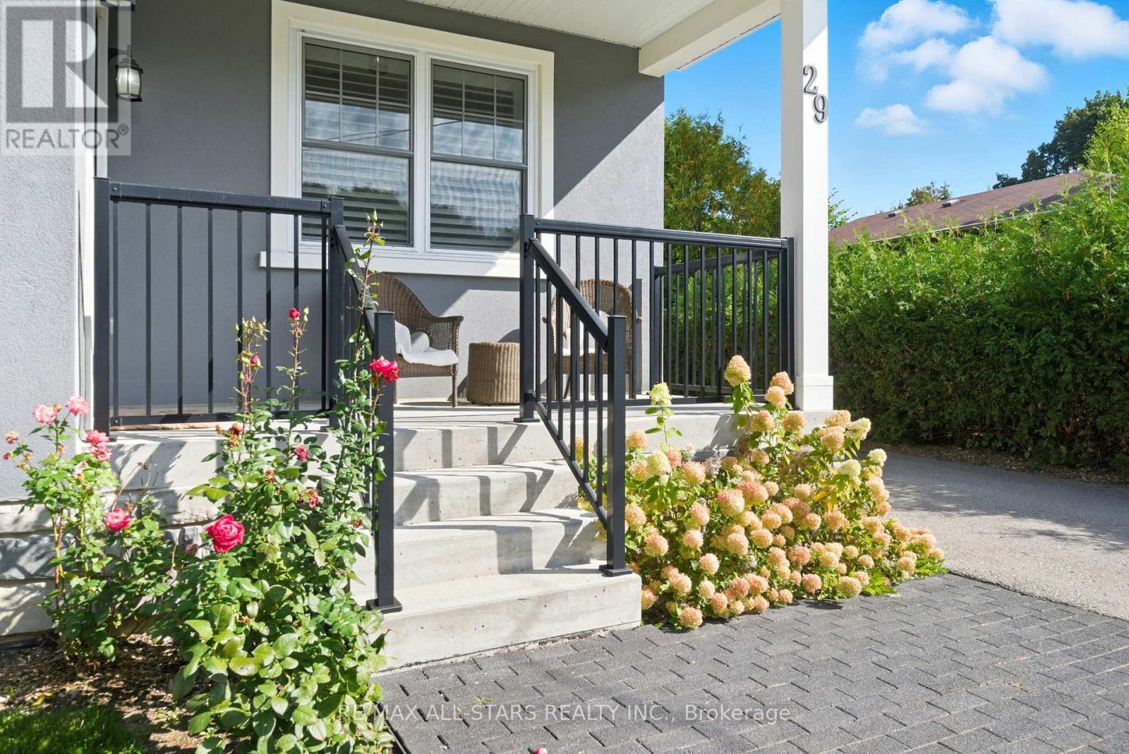 29 Patrick Drive, Aurora, ON - Outdoor