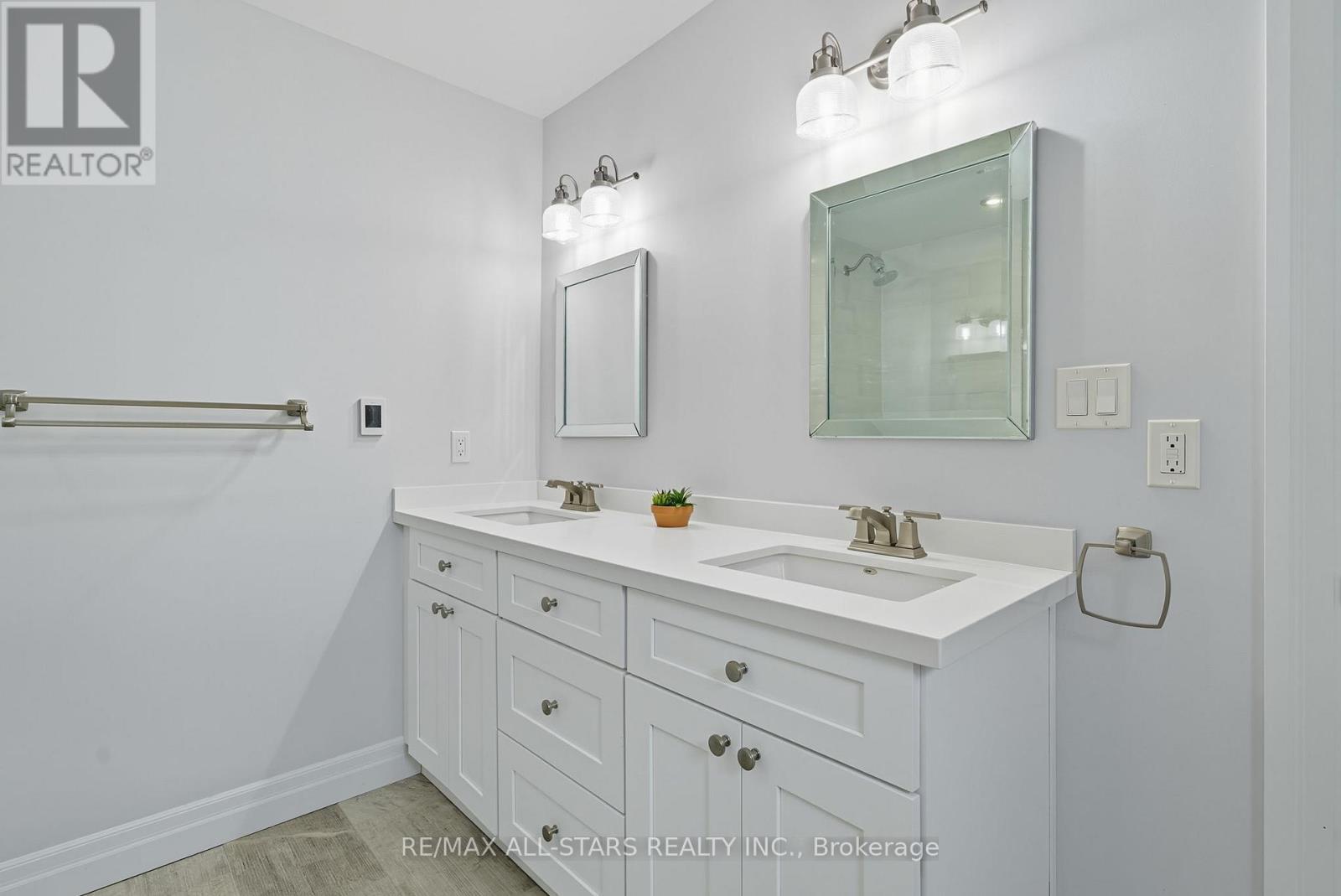 29 Patrick Drive, Aurora, ON - Indoor Photo Showing Bathroom