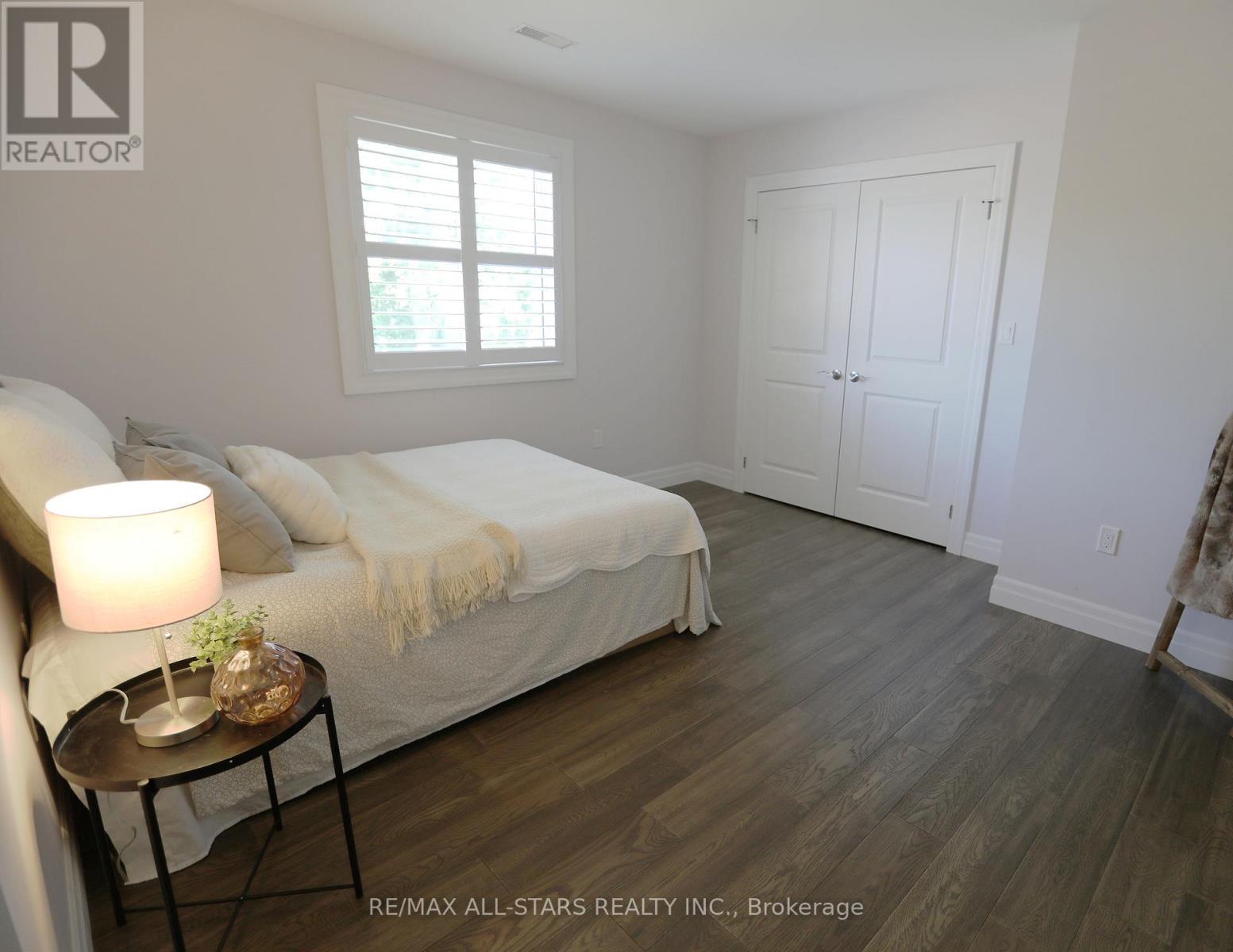 29 Patrick Drive, Aurora, ON - Indoor Photo Showing Bedroom