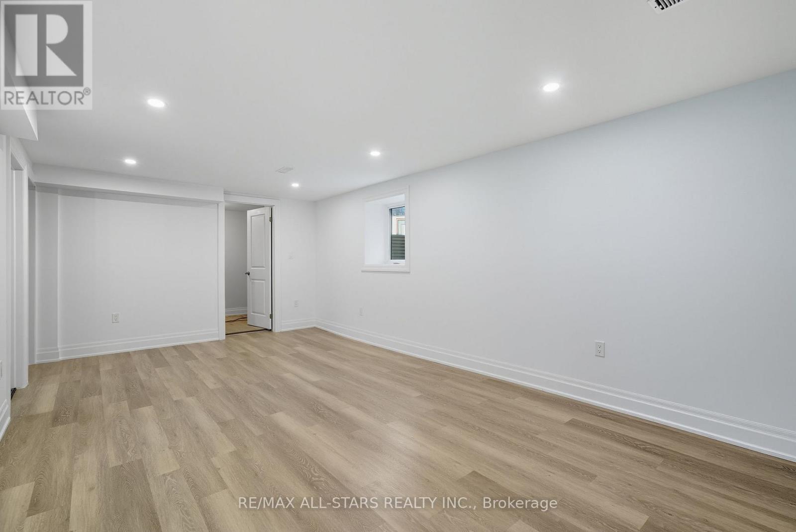 29 Patrick Drive, Aurora, ON - Indoor Photo Showing Other Room