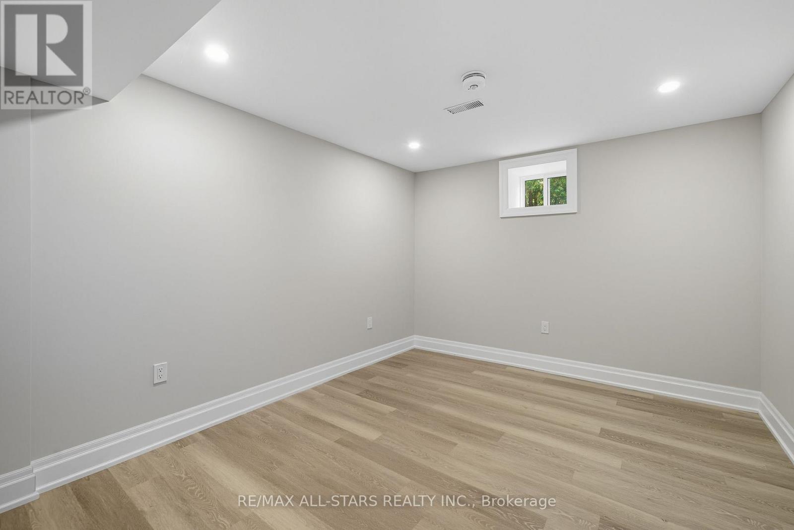 29 Patrick Drive, Aurora, ON - Indoor Photo Showing Other Room