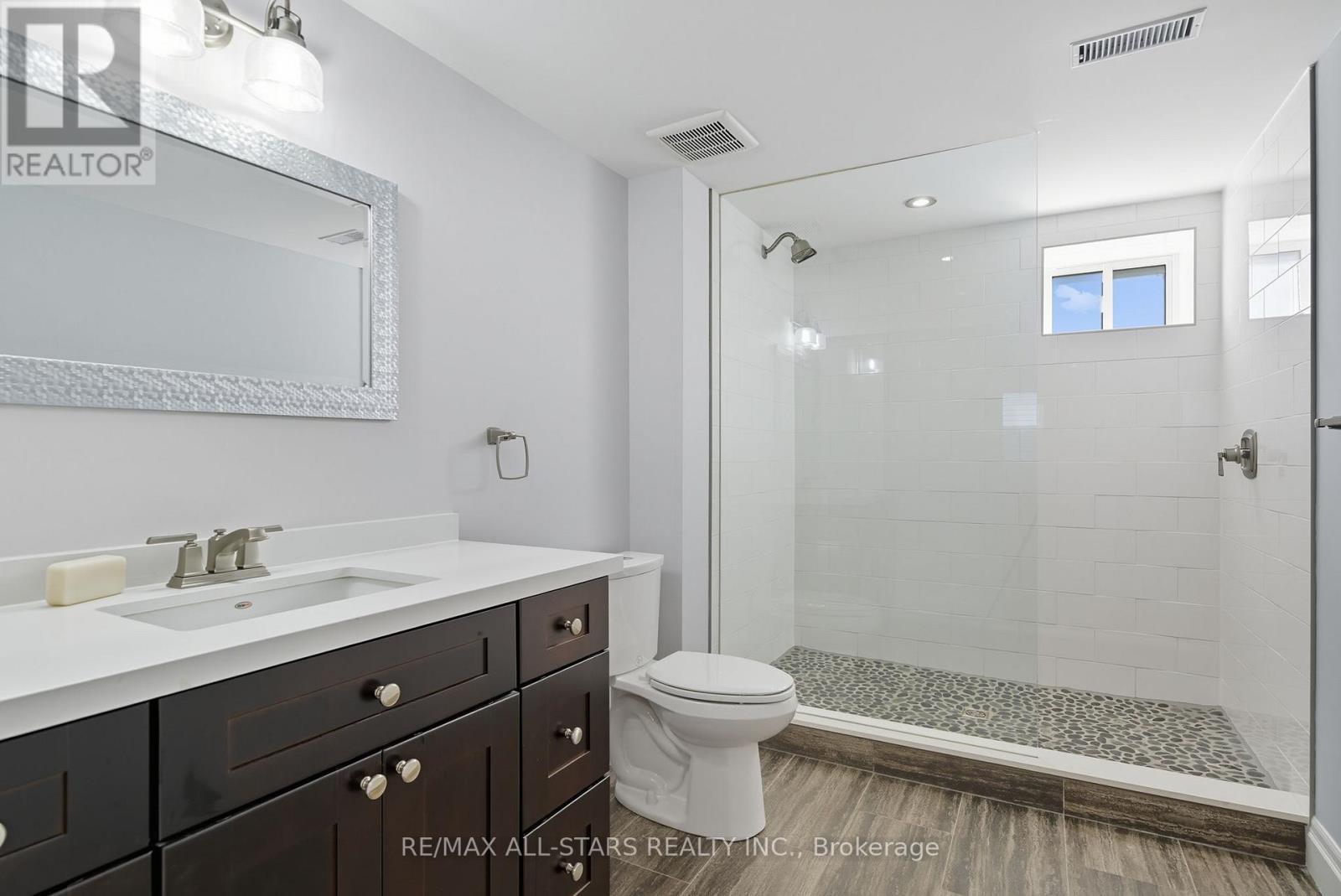 29 Patrick Drive, Aurora, ON - Indoor Photo Showing Bathroom