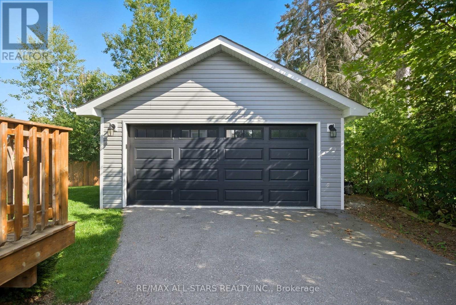 29 Patrick Drive, Aurora, ON - Outdoor