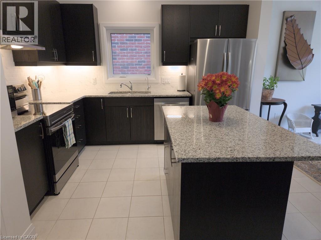 293 Chokecherry Crescent, Waterloo, ON - Indoor Photo Showing Kitchen With Stainless Steel Kitchen With Upgraded Kitchen
