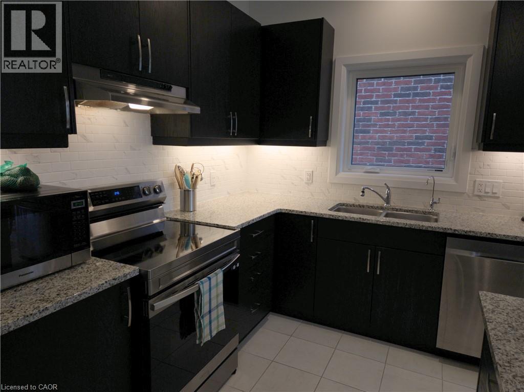 293 Chokecherry Crescent, Waterloo, ON - Indoor Photo Showing Kitchen With Stainless Steel Kitchen With Double Sink With Upgraded Kitchen