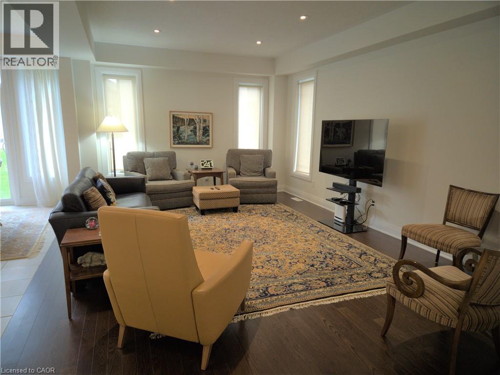 293 Chokecherry Crescent, Waterloo, ON - Indoor Photo Showing Living Room