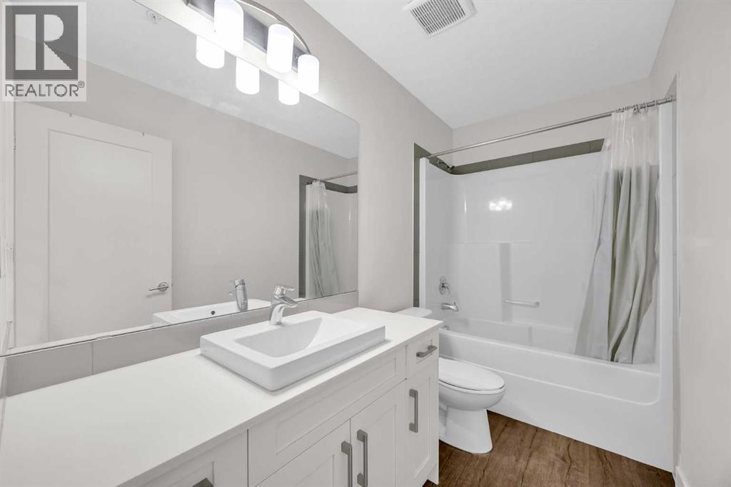 211, 10 Walgrove Walk Se, Calgary, AB - Indoor Photo Showing Bathroom