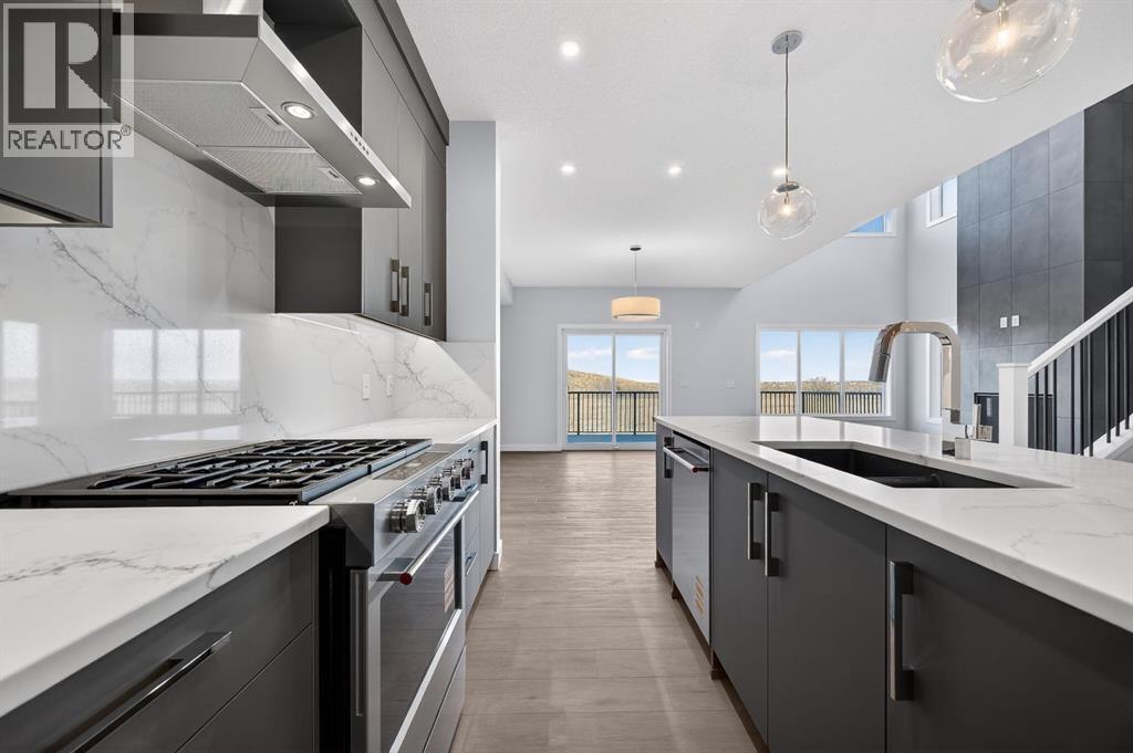 93 Walgrove Bay Se, Calgary, AB - Indoor Photo Showing Kitchen With Double Sink With Upgraded Kitchen