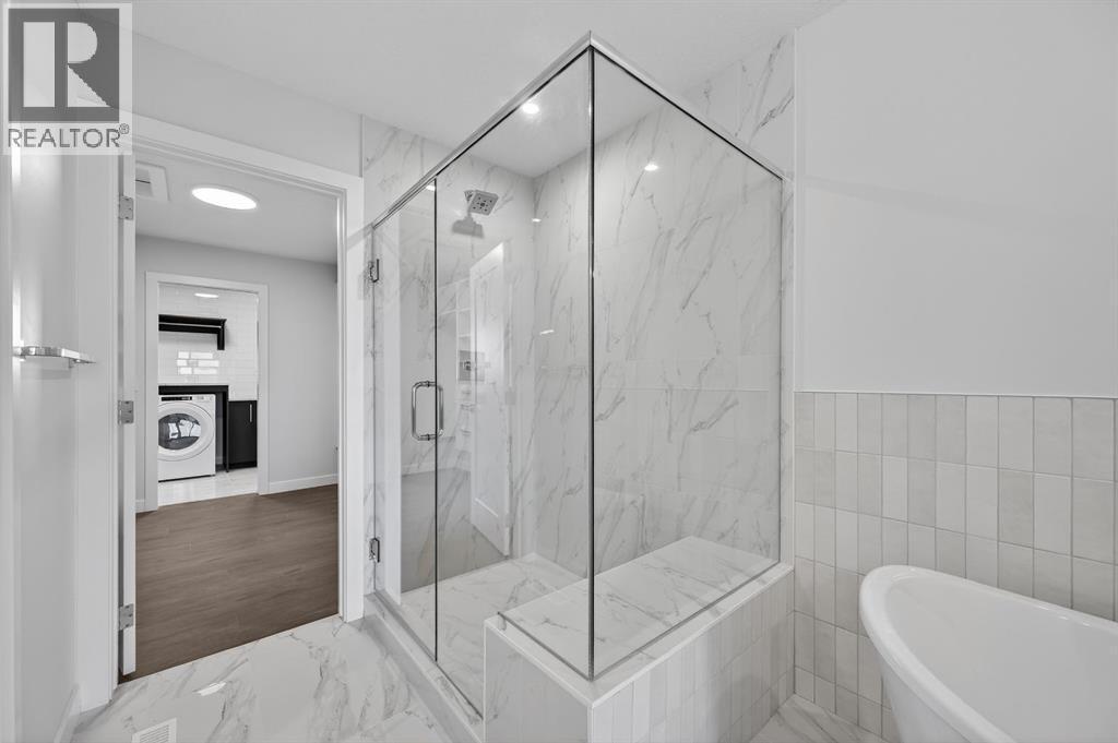 93 Walgrove Bay Se, Calgary, AB - Indoor Photo Showing Bathroom