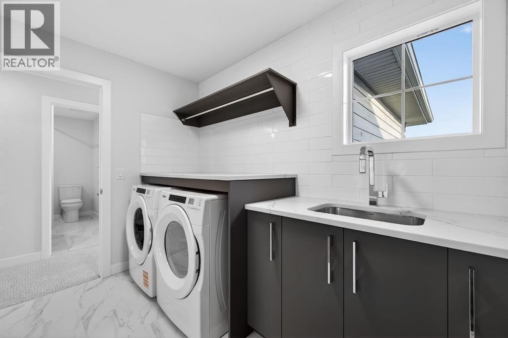 93 Walgrove Bay Se, Calgary, AB - Indoor Photo Showing Laundry Room