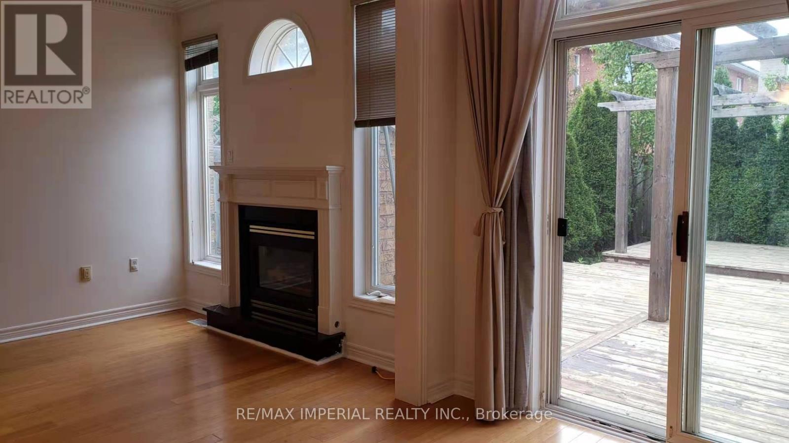 25 Ruby Crescent, Richmond Hill, ON - Indoor With Fireplace