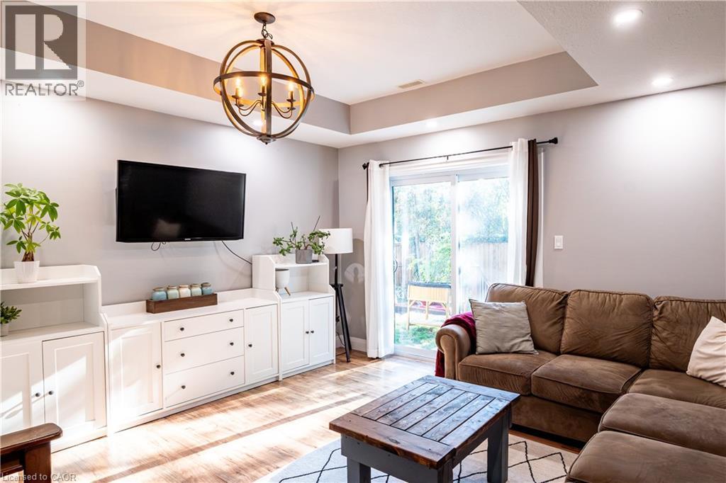 55 Suffolk Avenue, Kitchener, ON - Indoor Photo Showing Living Room