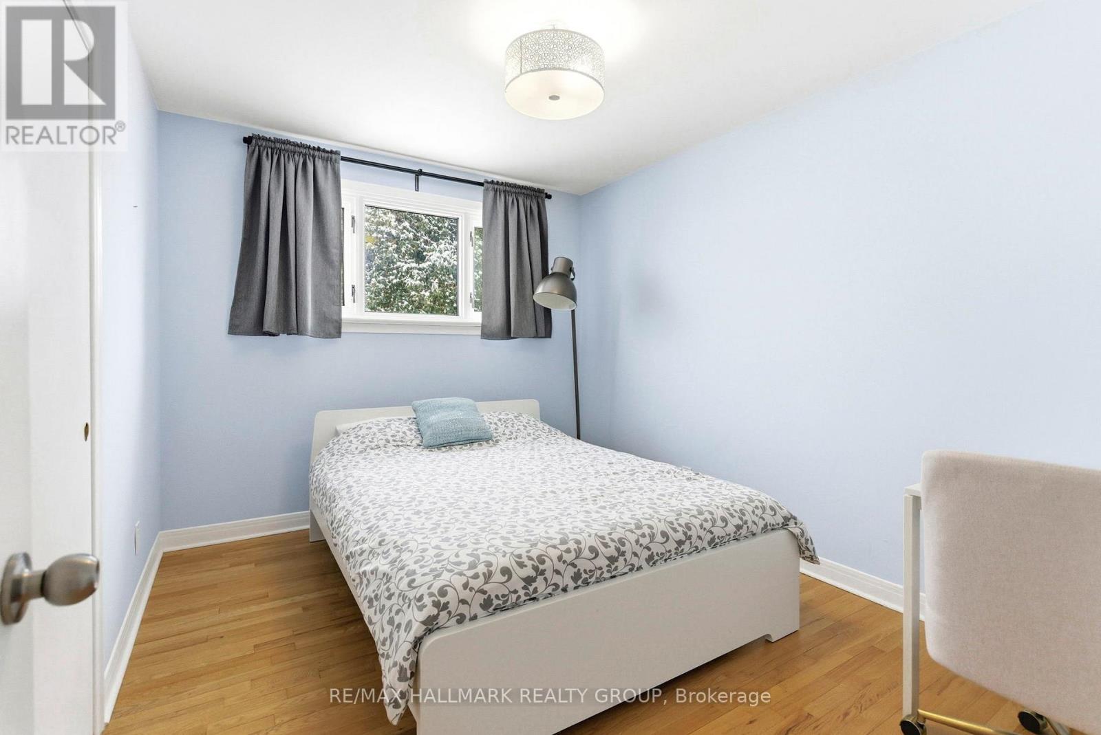 Bedroom - 907 Innswood Drive, Ottawa, ON - Indoor Photo Showing Bedroom
