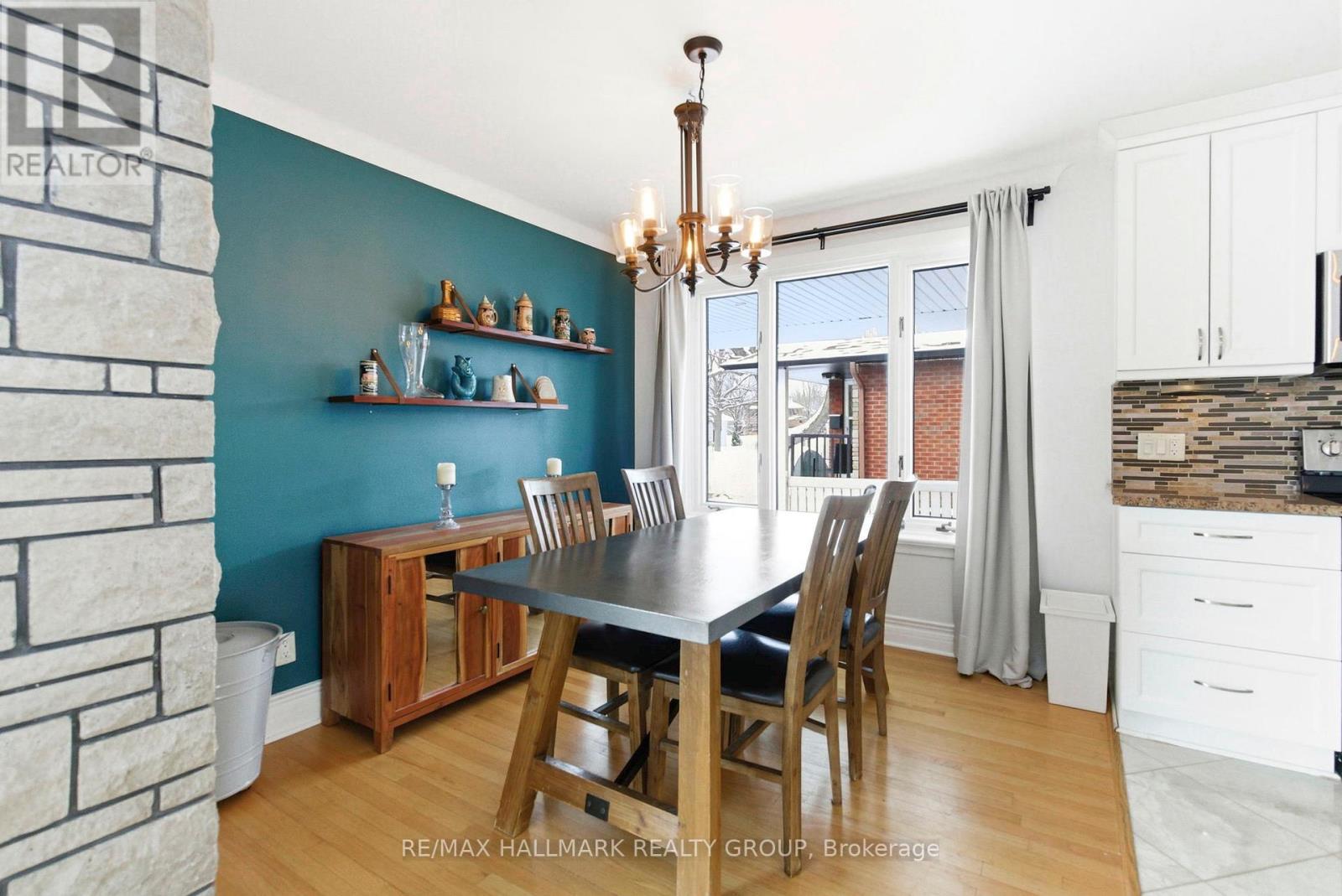 907 Innswood Drive, Ottawa, ON - Indoor Photo Showing Dining Room