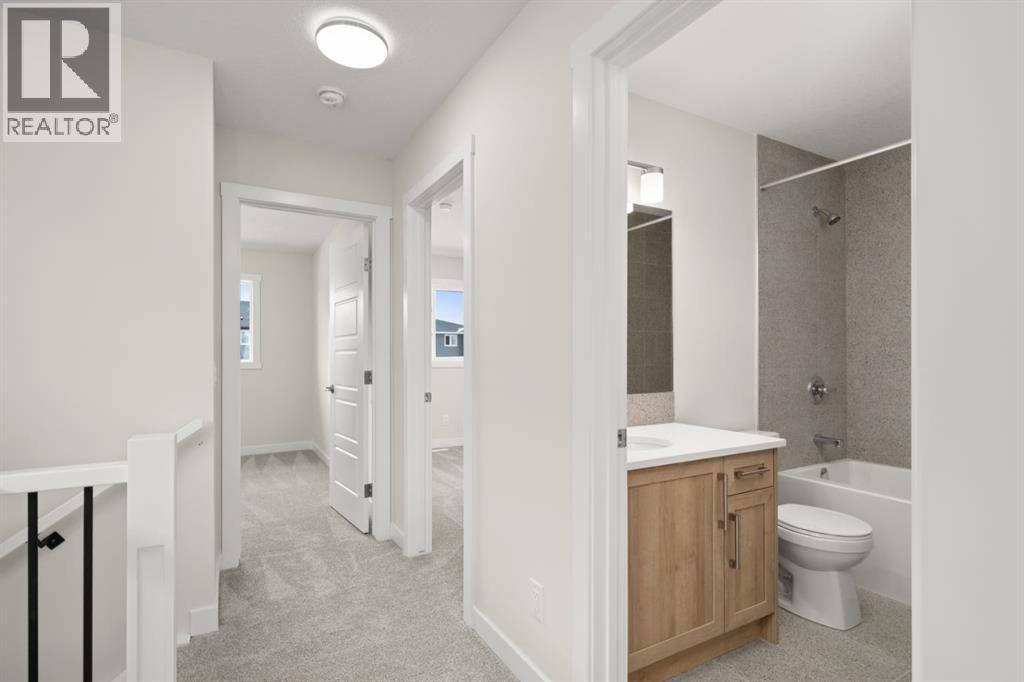 636 Sora Boulevard Se, Calgary, AB - Indoor Photo Showing Bathroom