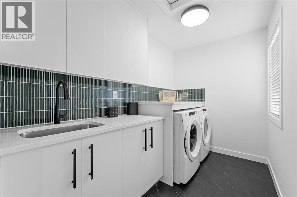 568 Walgrove Boulevard Se, Calgary, AB - Indoor Photo Showing Laundry Room
