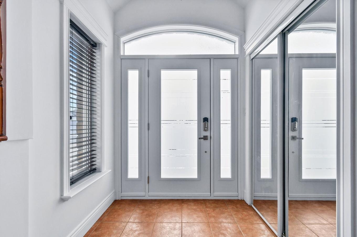 Hall d'entrée/Vestibule - 4795 Rue De Rocbert, Terrebonne (Terrebonne), QC - Indoor Photo Showing Other Room