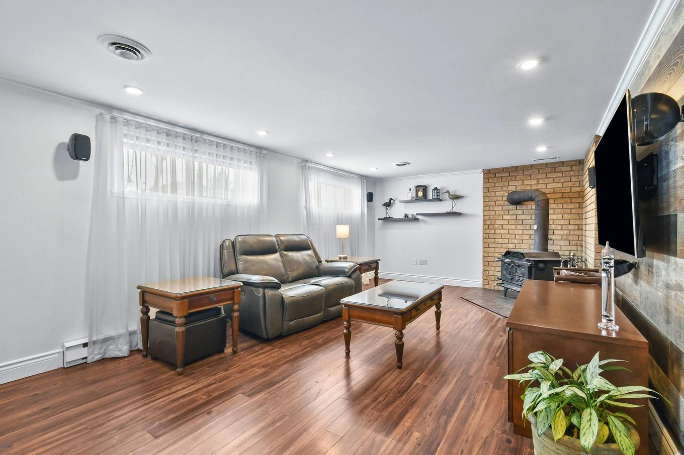 Salle familiale - 4795 Rue De Rocbert, Terrebonne (Terrebonne), QC - Indoor Photo Showing Living Room