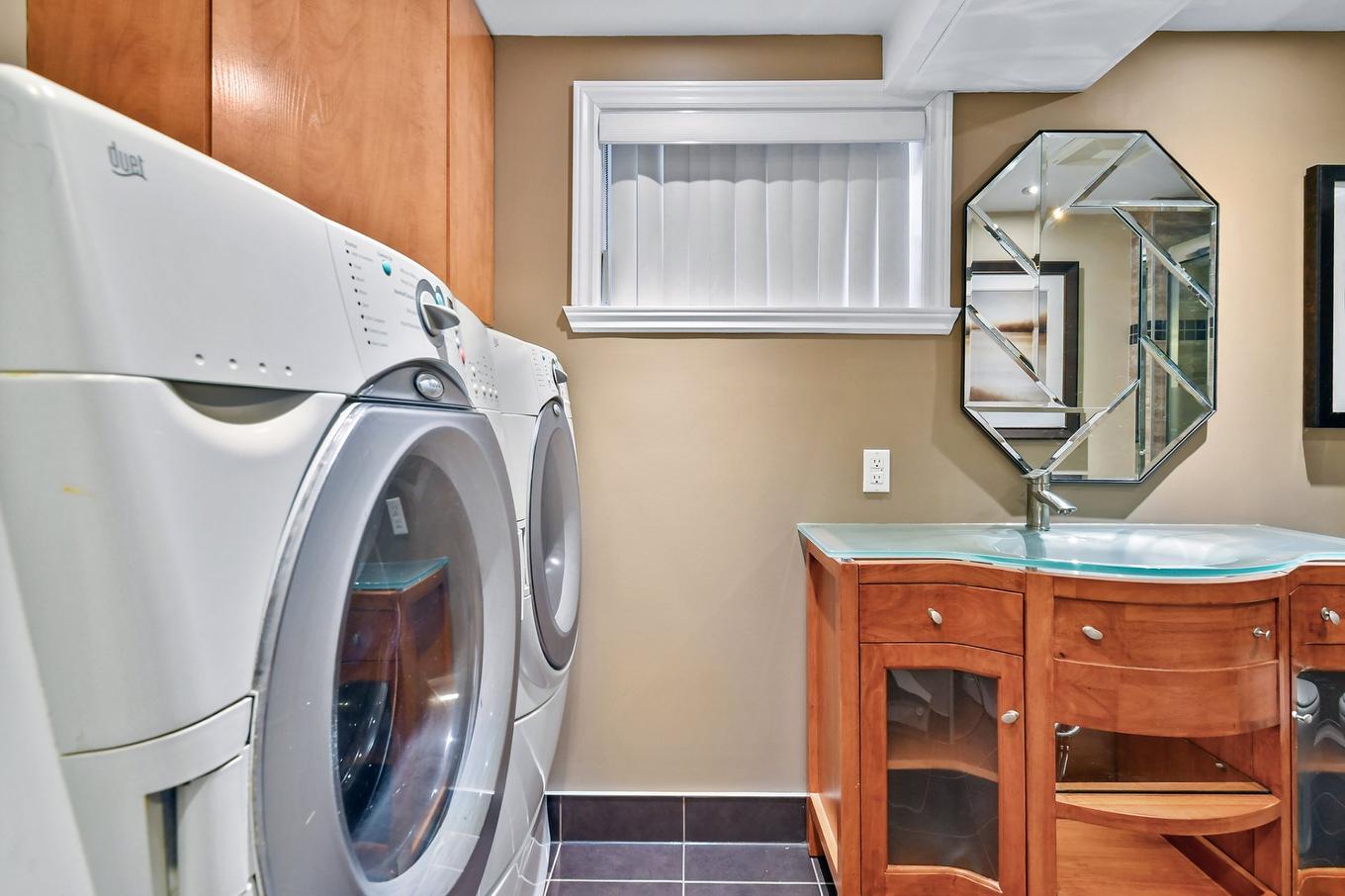 Salle de lavage - 4795 Rue De Rocbert, Terrebonne (Terrebonne), QC - Indoor Photo Showing Laundry Room