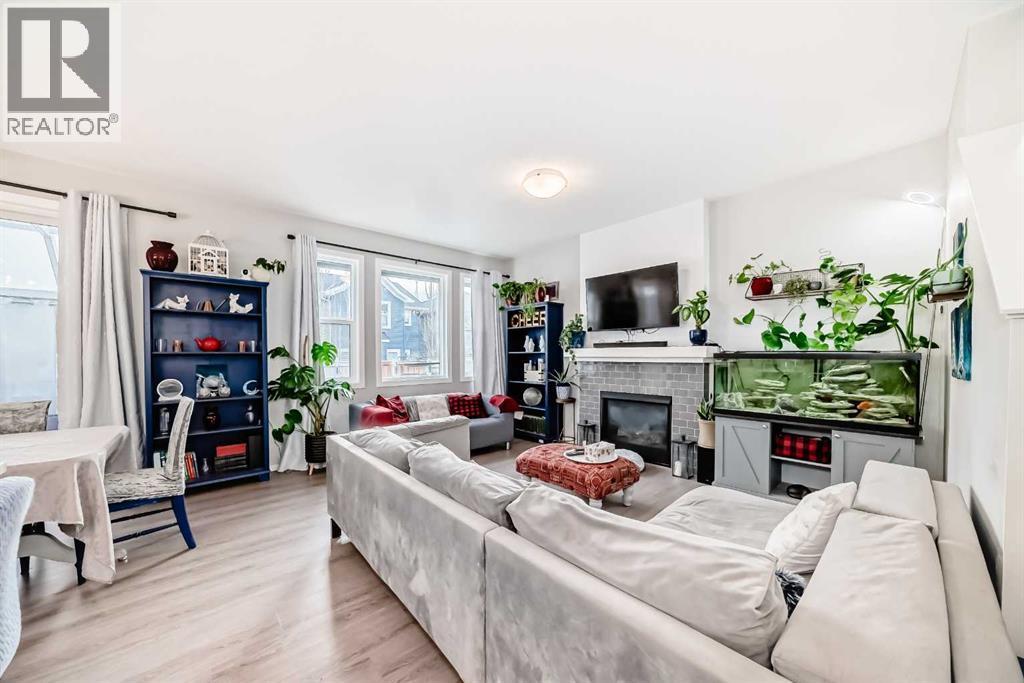 325 Sundown View, Cochrane, AB - Indoor Photo Showing Living Room With Fireplace