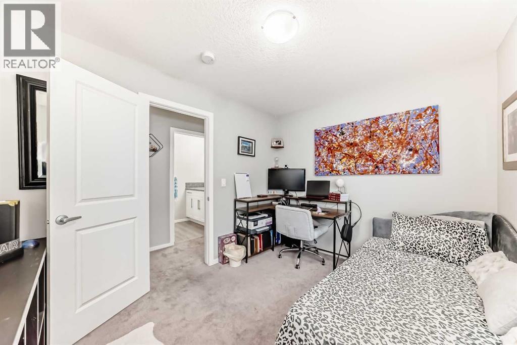 325 Sundown View, Cochrane, AB - Indoor