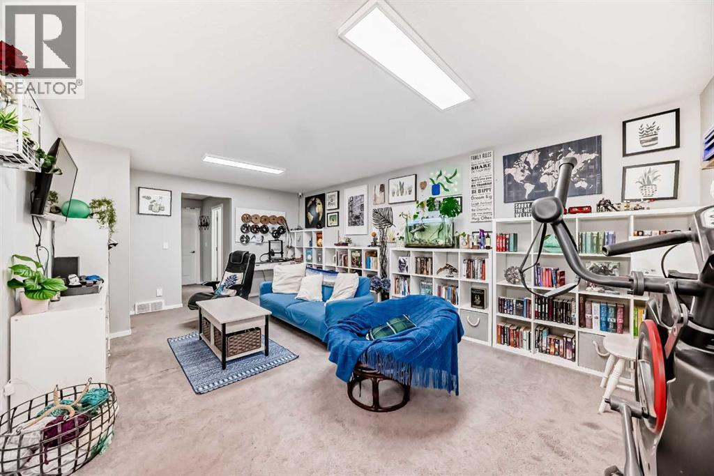 325 Sundown View, Cochrane, AB - Indoor