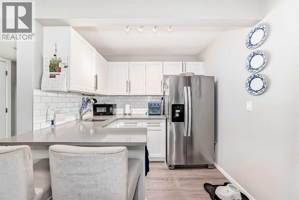 325 Sundown View, Cochrane, AB - Indoor Photo Showing Kitchen With Stainless Steel Kitchen