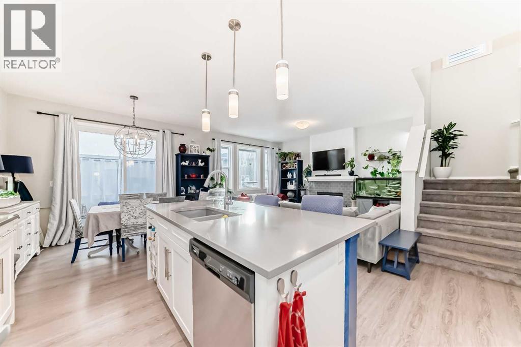 325 Sundown View, Cochrane, AB - Indoor Photo Showing Kitchen With Upgraded Kitchen